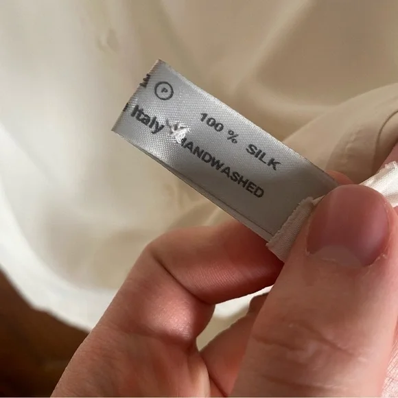 Elegant 100% Silk Button-up Blouse Handcrafted in Italy - Picture 5 of 7